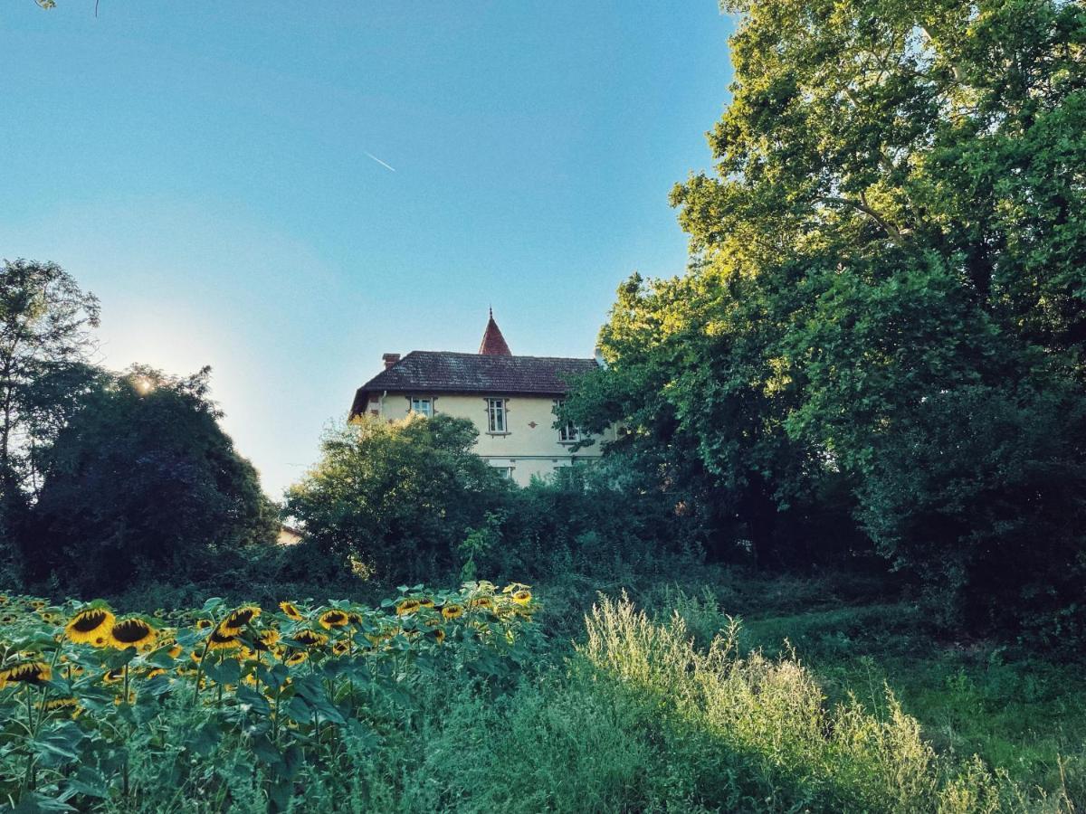 Petit Chateau Le Piot Bed & Breakfast Fleurance Exterior photo