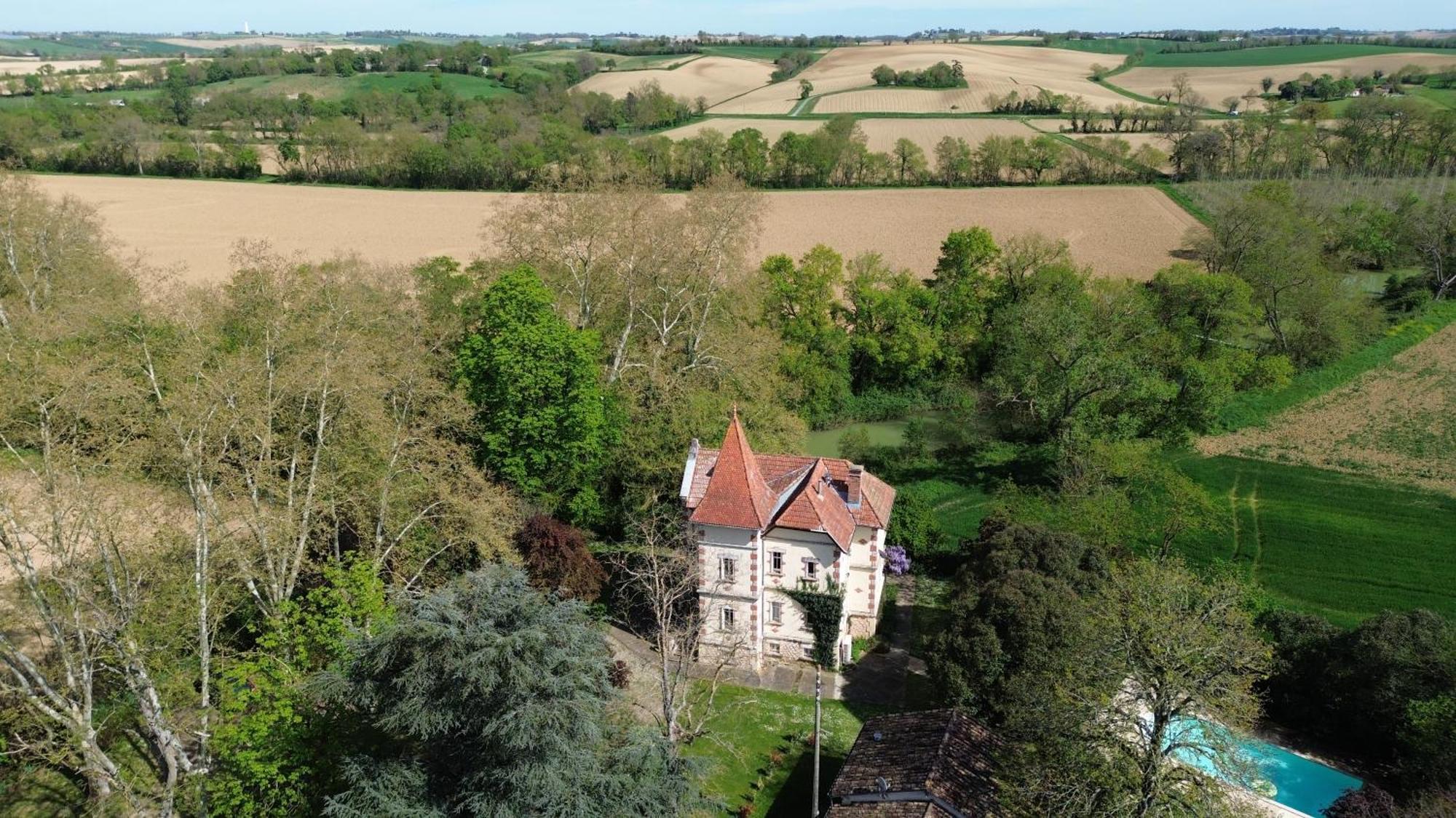 Petit Chateau Le Piot Bed & Breakfast Fleurance Exterior photo